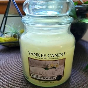 [SOLD] Yankee Fluffy Towels Candle